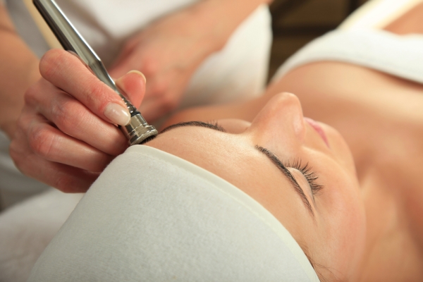 Diamond Microdermabrasion vs Crystal Microdermabrasion