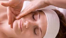 Manual Facial Massage for sagging loose skin at Milady Medical Spa Brooklyn NY 11235
